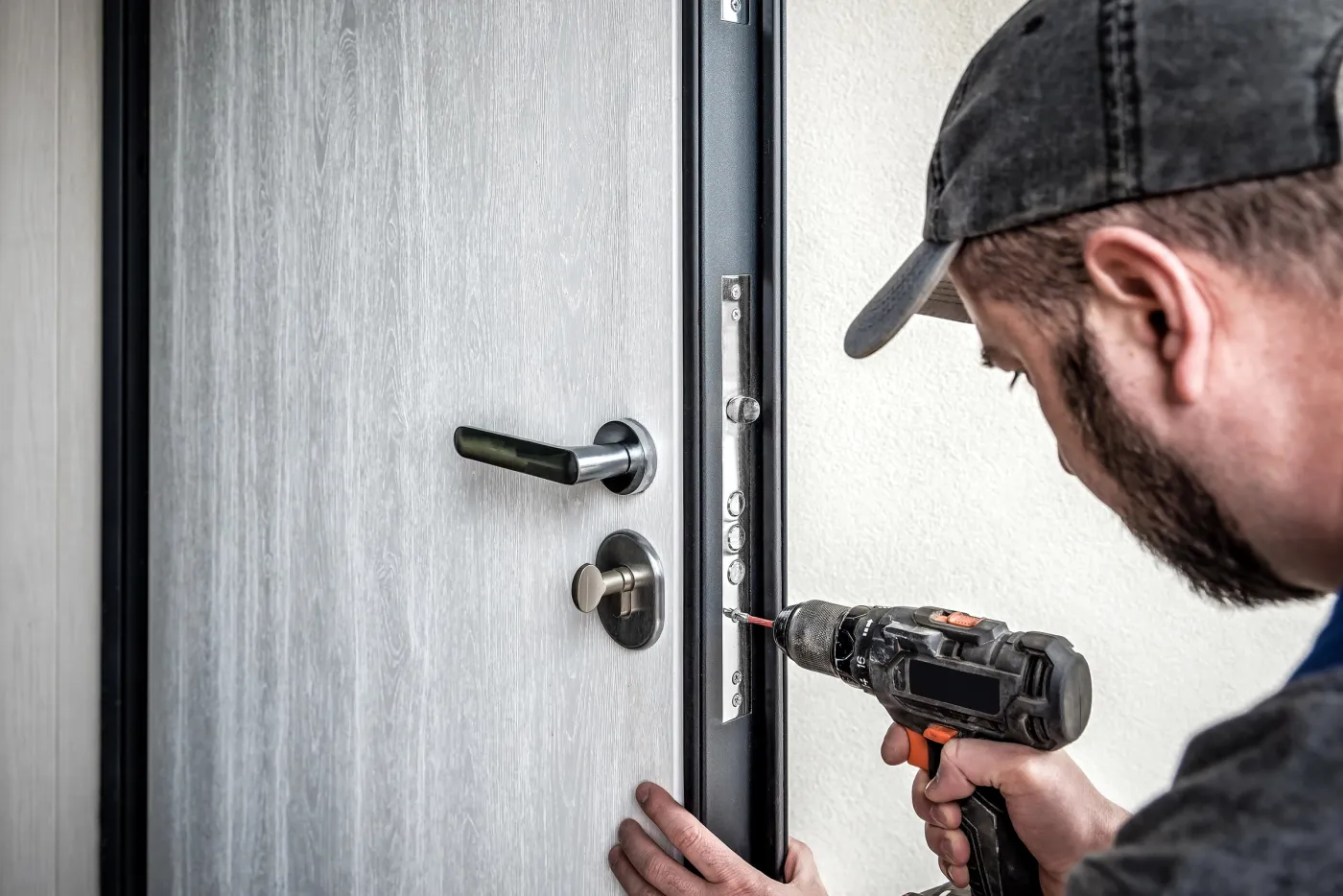 Renfort d'une porte blindée dans les Alpes-Maritimes